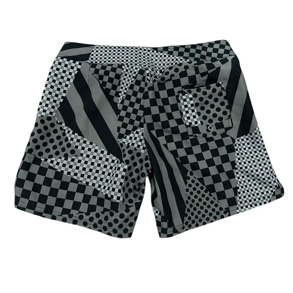 Vans off the wall abstract board shorts, sz 5, beach, surf, great cond - Picture 4 of 7